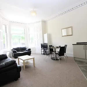 Two Bedroom Victorian With Free Parking Edinburgh